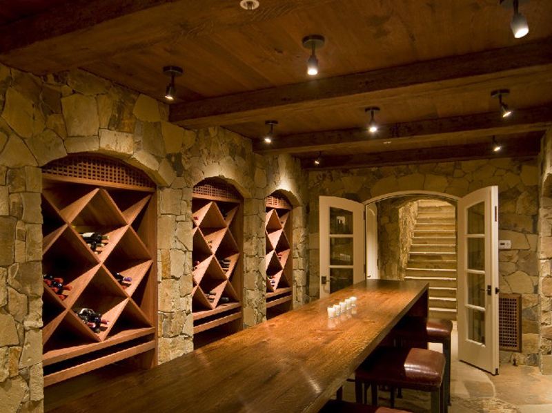 地下室潮濕:原因和解決方案 地下室潮濕:原因和解決方案